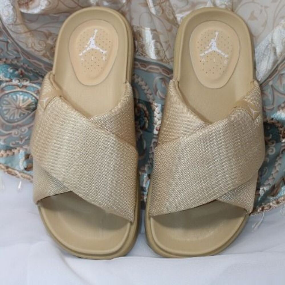 NWOT NIKE AIR JORDAN~ Womens SOPHIA DD9277-212 Tan Platform Slide Sandals Sz 11